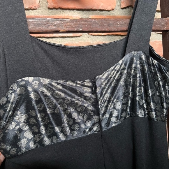 Muumuu Heaven Kilia Dress  black with silver animal print bust size Medium - Picture 4 of 12